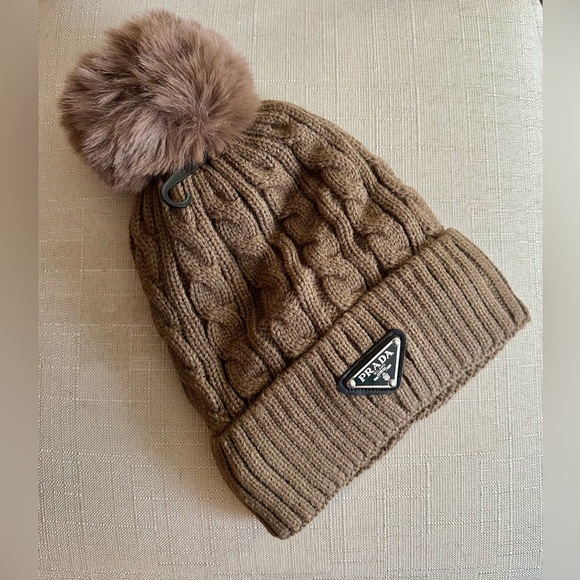 Tan knit Prada hat with removable fur ball!New - Picture 1 of 1